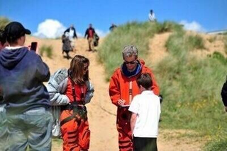 Illustration for article titled Doctor Who lands back in Wales with more set pics